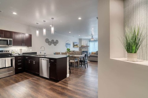 Walk In Unit! Access to Indoor Pool!