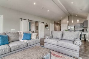 TV, fireplace, offices