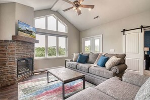 電視、壁爐、 辦公室