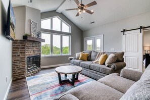 TV, fireplace, offices - Fresh! New! Near Aquarium at the Boardwalk! (Branson)