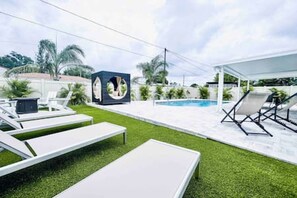 Pool - 4107 W Wallace Ave · Stunning Modern 4/2 Pool Home! (Tampa)