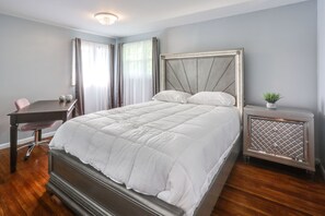 4 bedrooms, iron/ironing board, WiFi, bed sheets