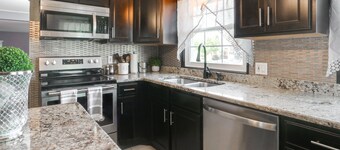 BUF Airport Ranch 3BR1.5B Cheektowaga NY/ Sleeps 8