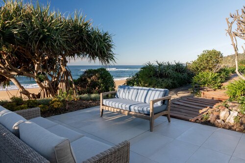 Loulou Beach Studio – Couple Retreat