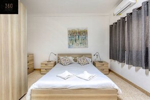 Schreibtisch, Bügeleisen/Bügelbrett, Reisekinderbett, kostenloses WLAN