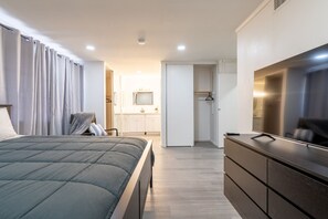 4 bedrooms, desk, iron/ironing board, free WiFi