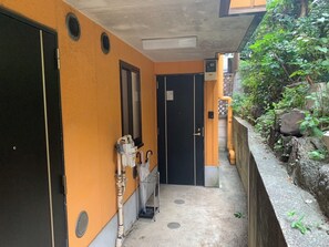 Exterior - Compact 2DK apt in west Shinjuku (Tokyo)