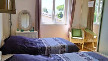 2 makuuhuonetta, silitysrauta/-lauta, vauvan matkasänky, ilmainen Wi-Fi