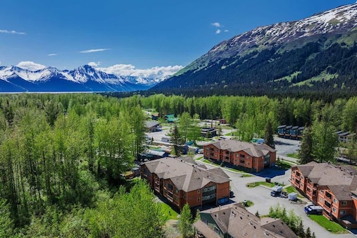 Girdwood Getaway  - Hot tub with a View!