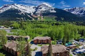 Exterior - Girdwood Getaway - Hot tub with a View! (Anchorage)