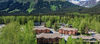 Girdwood Getaway  - Hot tub with a View!
