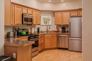 Cookware/dishes/utensils