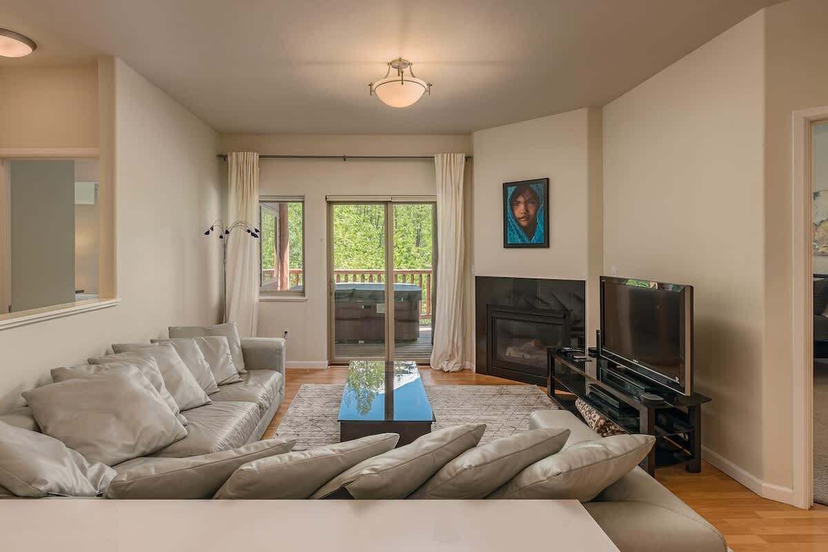 电视、壁炉、办公室