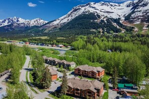 Exterior - Girdwood Getaway  - Hot tub with a View! (Girdwood)