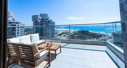 SeaFront Luxurious 3BR Apartment | Mamad