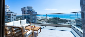 SeaFront Luxurious 3BR Apartment | Mamad