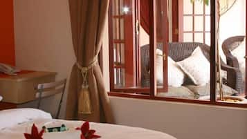 1 kamar tidur dan didekorasi berbeda-beda