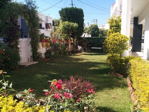 المنطقة المحيطة بالمنشأة