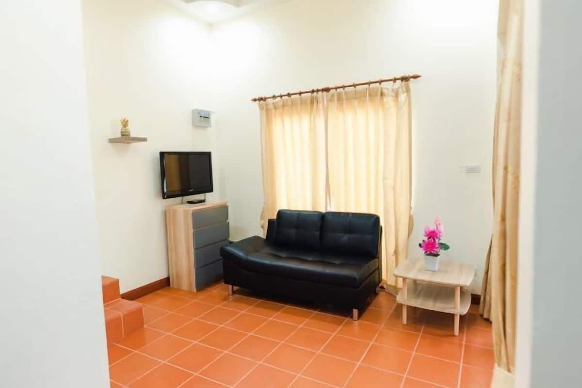 Living area | 30-inch TV with digital channels
