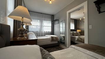 3 dormitorios, tabla de planchar con plancha, cuna de viaje