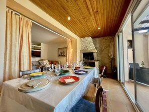 Dining - Villa in Cavalaire-sur-Mer with pool, sauna, parking, and pets allowed (Cavalaire-sur-Mer)