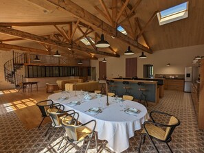 Dining - Luxurious 4-Bedroom Apartment with Private Bathrooms, Central Location, and Truffle Experience (Mainxe-Gondeville)