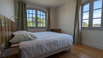 4 bedrooms, free WiFi, bed sheets