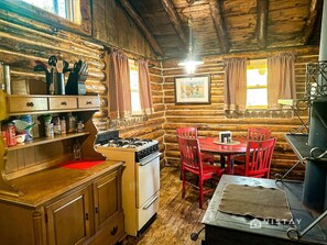 Fridge, oven, stovetop, coffee/tea maker