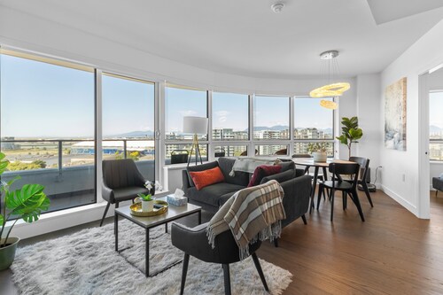 Luxurious Modern 2 BRM Condo