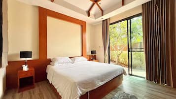 Luxury-Villa, Poolblick | Hochwertige Bettwaren, Daunenbettdecken, Pillowtop-Betten, Zimmersafe