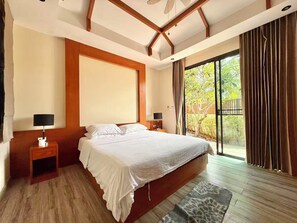 Premium bedding, down duvets, pillow-top beds, in-room safe - Meet Holiday Hotel (Rawai)