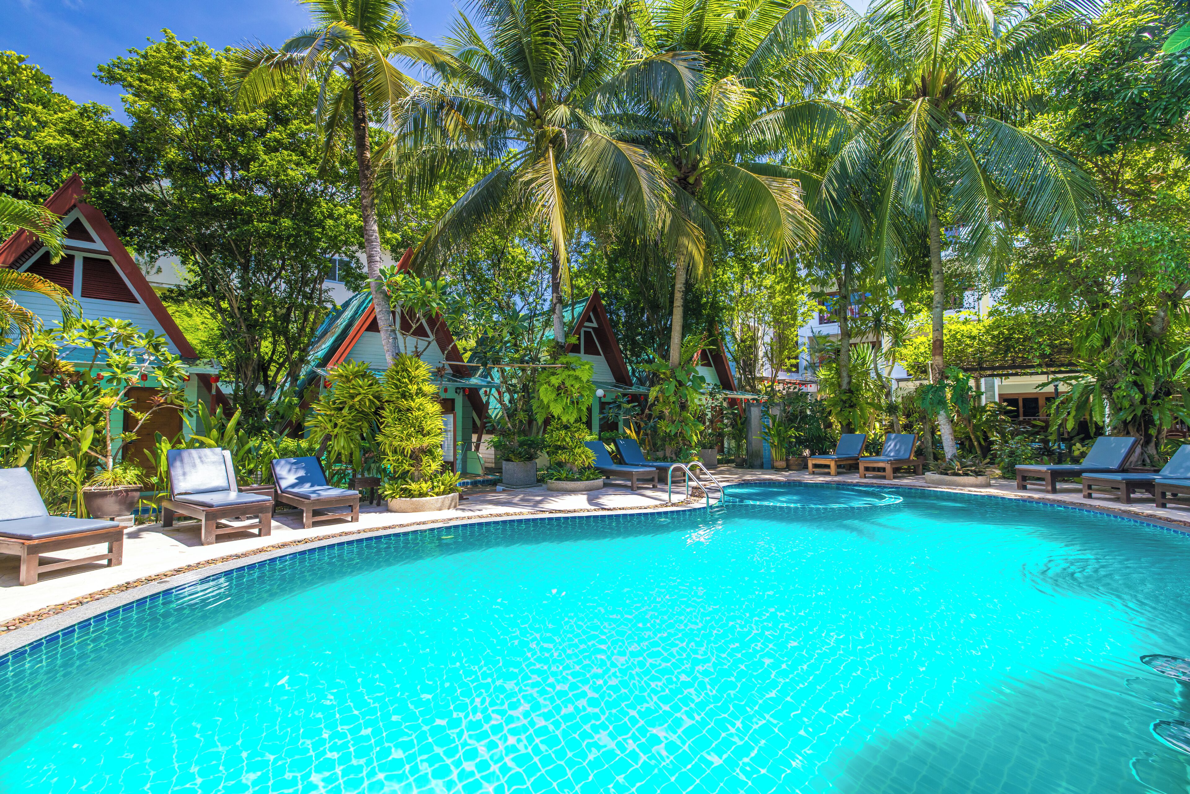 2 piscinas al aire libre (de 09:00 a 21:00), tumbonas