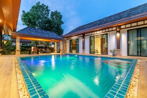 Courtyard view - Meet Holiday Hotel (Rawai)