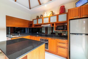 Premier huis | Privékeuken | Een minikoelkast, een waterkoker