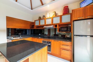 Casa Premier | Cocina privada | Frigorífico pequeño y hervidor eléctrico