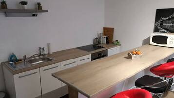 Micro-ondes, four, plaque de cuisson, lave-vaisselle