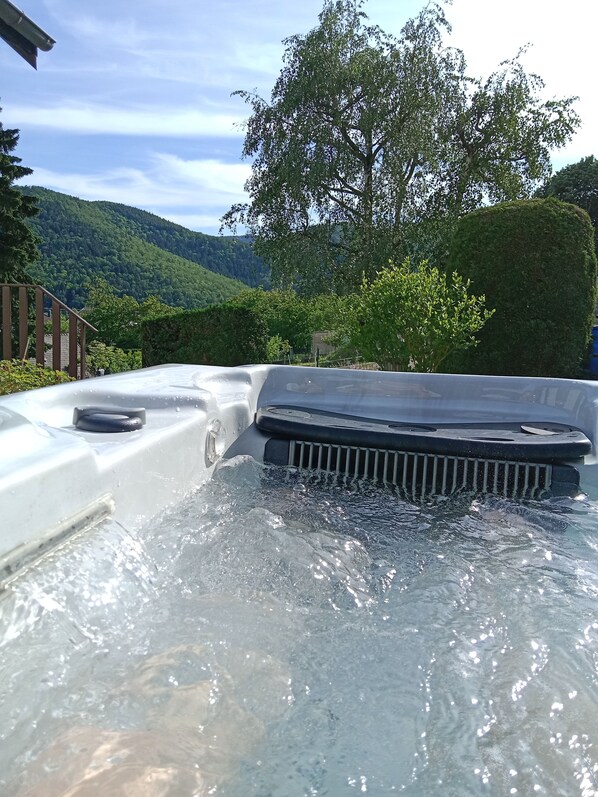 Bain à remous extérieur