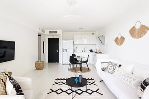 Living room - Beach House Style Condo & Pool (Tel Aviv)