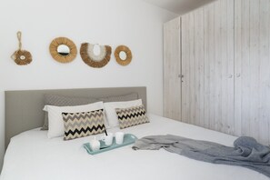 Room - Beach House Style Condo & Pool (Tel Aviv)