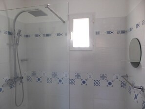 Douche, séchoir à cheveux