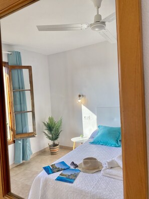 1 habitación, escritorio, tabla de planchar con plancha y wifi gratis 