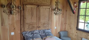 2 bedrooms, iron/ironing board - La Cabane Insolite (ST GIRONS)