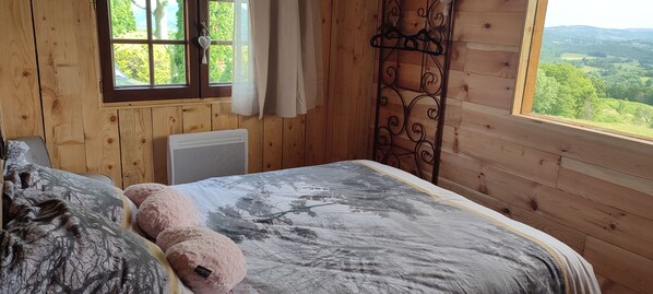 2 bedrooms, iron/ironing board