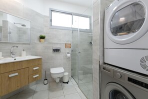 Villa | Banyo | Saç kurutma makinesi, tuvalet kâğıdı 