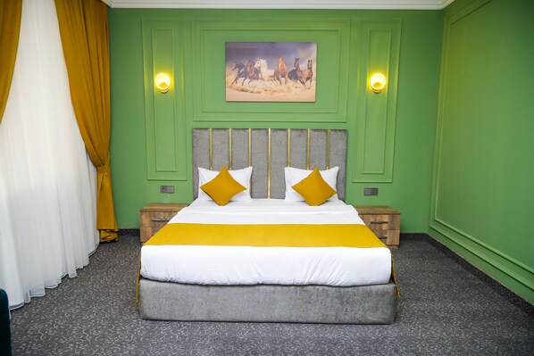 Deluxe Room | 1 bedroom, in-room safe, desk, blackout drapes