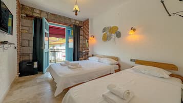 Standard Triple Room | Balcón