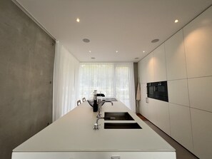 Frigorífic, forn, placa de cuina i rentaplats