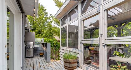 Charming 3-Bedroom Barrie House with patio & Backyard