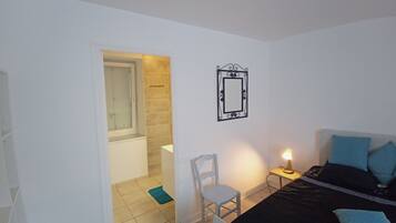 1 habitación y ropa de cama