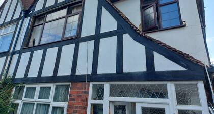 1 Minutes Walk to Tubes so All London is Easy. Big Double Room With Fitted Robes